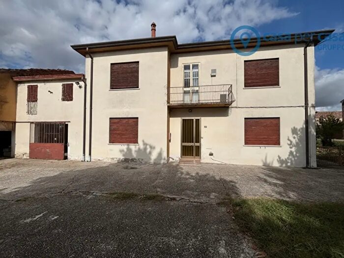 Casa quadrilocale in vendita in Boara Pisani