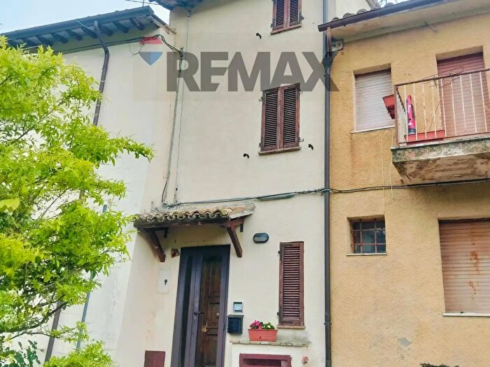 Casa con 5 locali in vendita in Frazione Serra Bassa, Foligno
