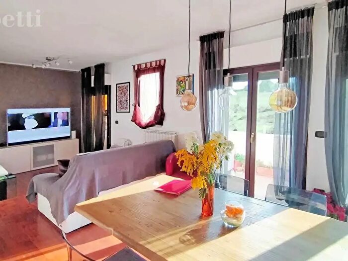 Appartamento quadrilocale in vendita in Umberto Giordano, Senigallia