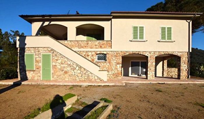 Casa con 6 locali in vendita in Corso di Procchio, Marciana