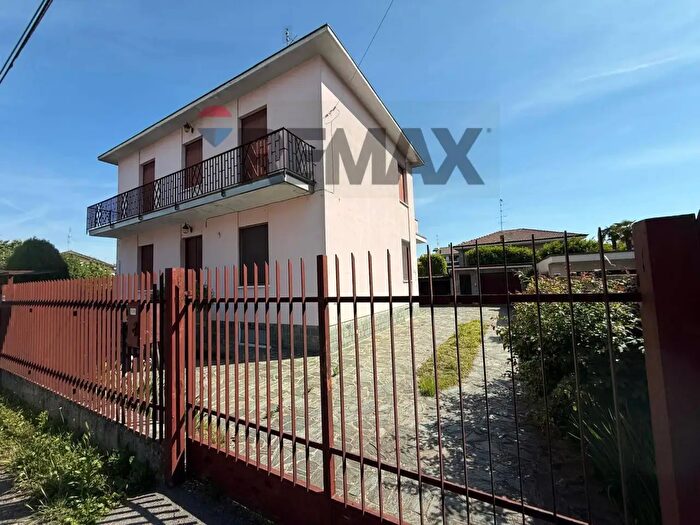 Casa con 5 locali in vendita in Via Omero, Villa Cortese