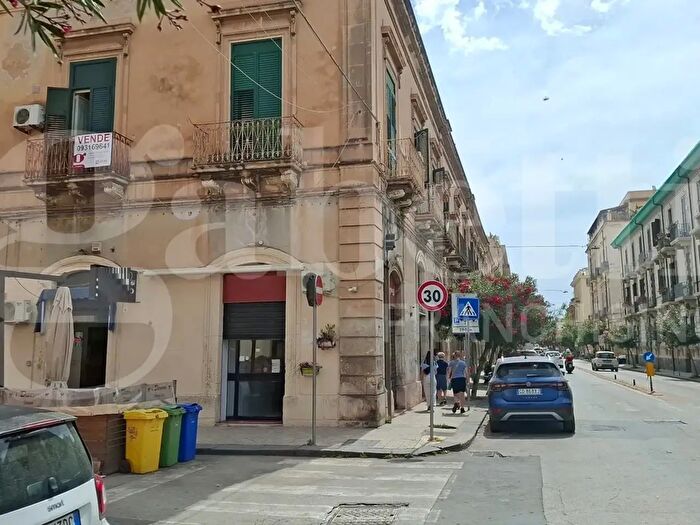 Appartamento trilocale in vendita in Via Nino Bixio, Siracusa