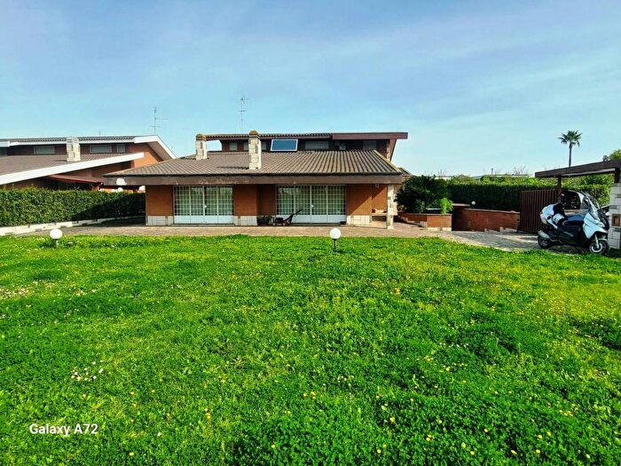 Casa con 6 locali in affitto in Via della Valle dei Fontanili, Torrevecchia, Roma