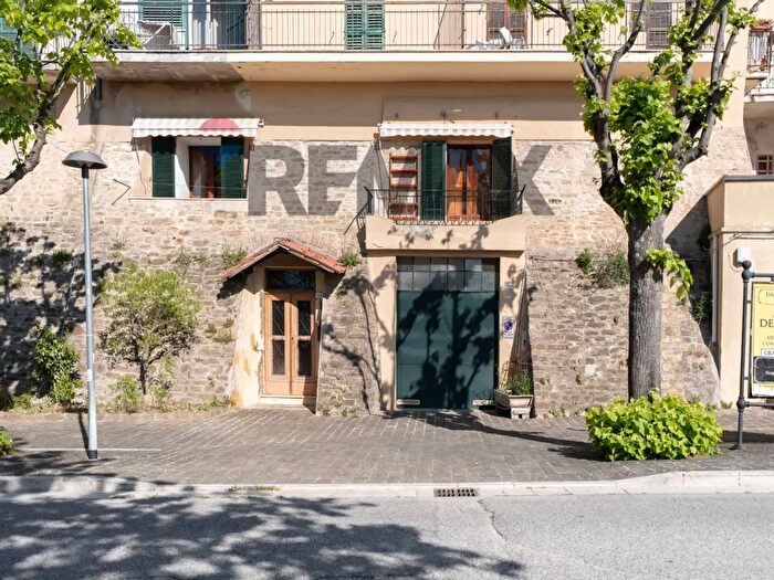 Casa quadrilocale in vendita in Via Guglielmo Marconi, Maiolati Spontini