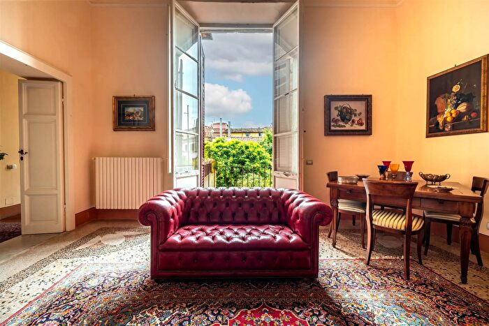 Appartamento con 9 locali in vendita in Pisa