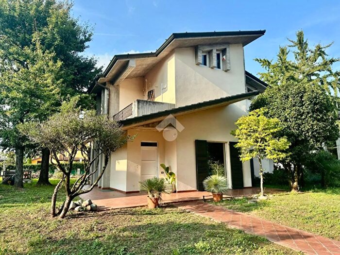 Casa quadrilocale in vendita in Via Locatelli, Martinengo