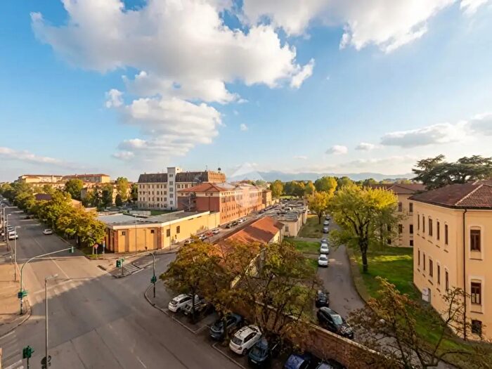 Appartamento quadrilocale in vendita in Via Caprera, Torino