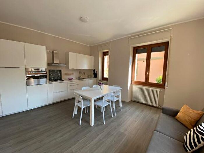 Appartamento trilocale in affitto in Via Statale Regina, Gera Lario