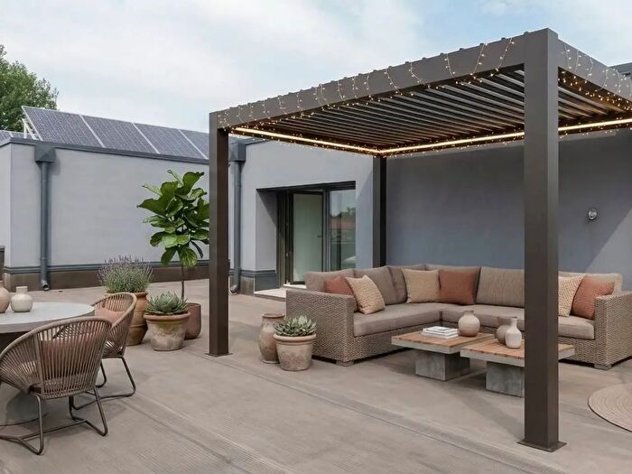 Appartamento con 7 locali in vendita in Via Tassoni, Reggio Emilia