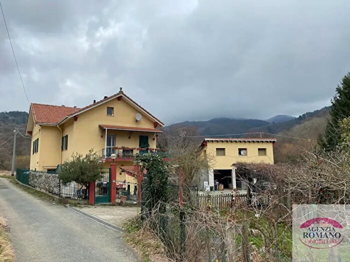 Casa con 5 locali in vendita in Stella