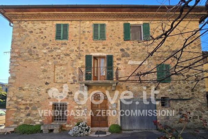 Appartamento trilocale in vendita in Via del Tamburino, Cetona