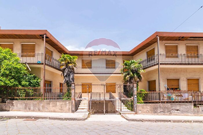 Casa con 13 locali in vendita in Via Alcide De Gasperi, Militello In Val Di Catania