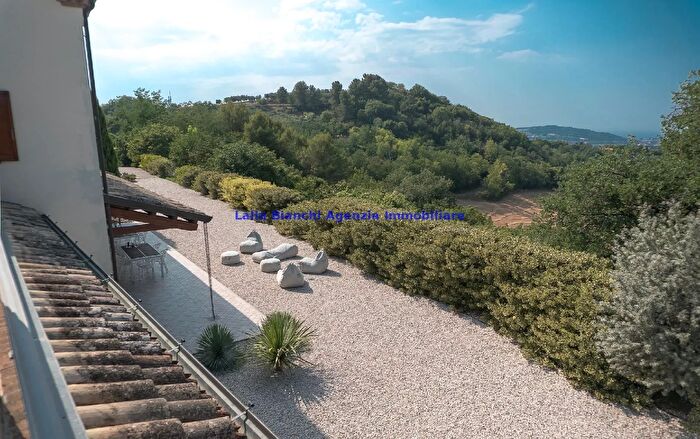 Casa con 15 locali in vendita in Strada Madonna dei Mazza, Pesaro