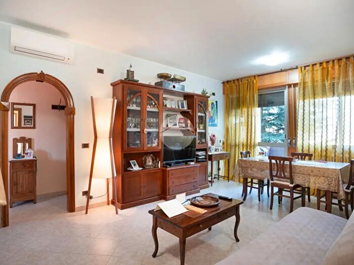 Appartamento quadrilocale in vendita in Via dei Glicini, Reggio Emilia