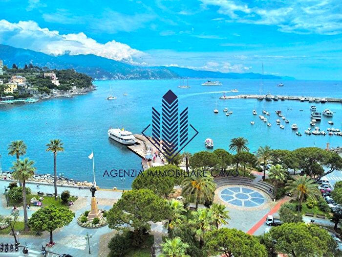 Appartamento con 5 locali in affitto in Piazza Martiri della Libertà, Centro, Santa Margherita Ligure