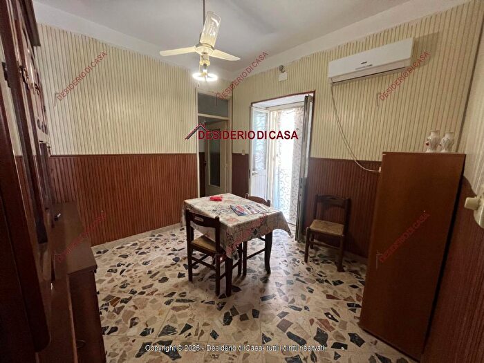 Casa con 6 locali in vendita in Campofelice Di Roccella