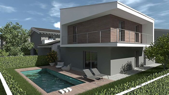 Casa quadrilocale in vendita in Via Dante Alighieri, Fenegro