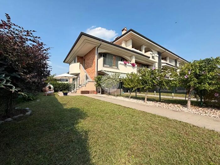 Appartamento trilocale in vendita in Via Laura Prati, Bussero