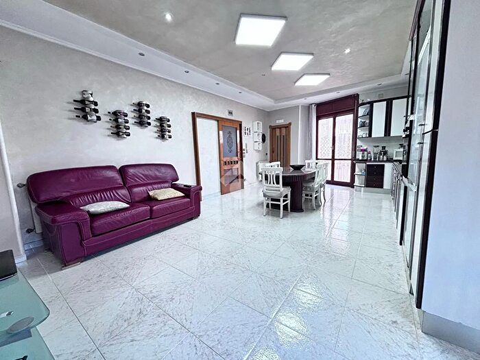 Appartamento con 5 locali in vendita in Via Santolo Cirillo, Grumo Nevano