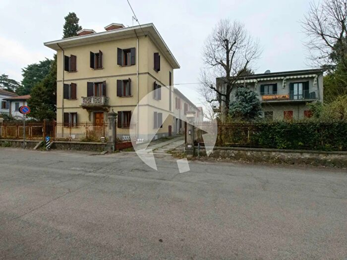 Casa con 18 locali in vendita in Viale IV Novembre, Bibbiano