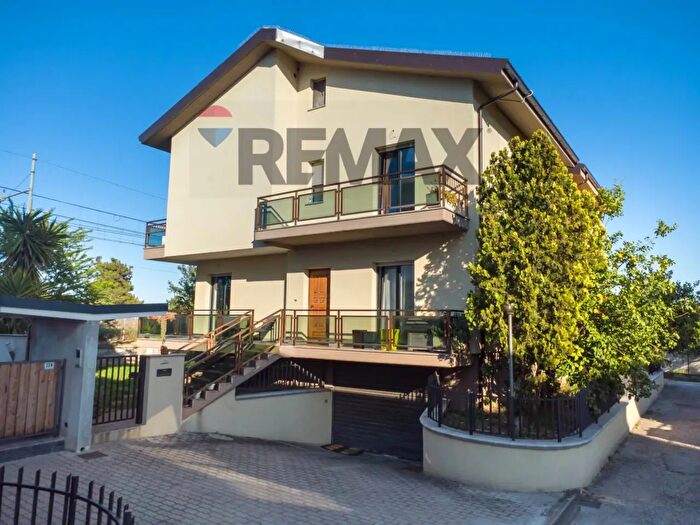 Casa con 7 locali in vendita in Viale Matrino, Citta SantAngelo