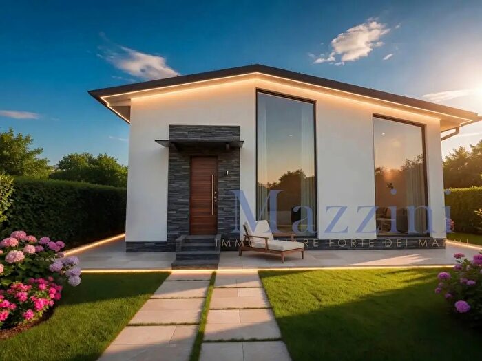 Casa con 7 locali in vendita in Via Volta, Forte Dei Marmi