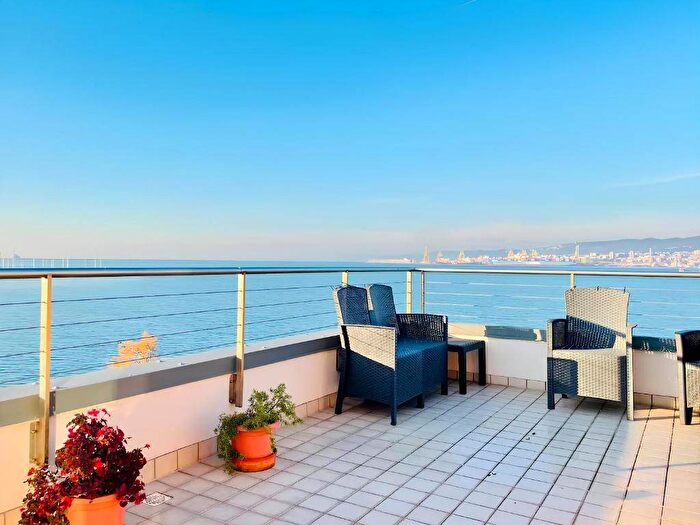 Appartamento con 6 locali in affitto in Via Cesare Battisti, Centro, Muggia