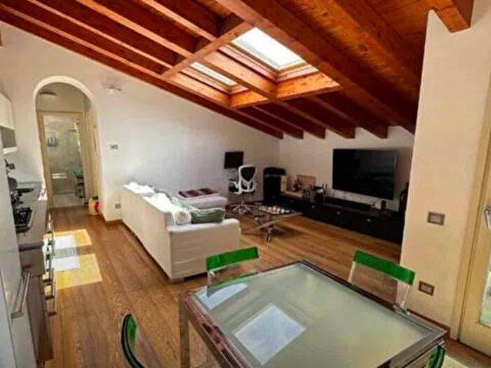 Appartamento bilocale in affitto in Viale Edoardo Jenner, Dergano, Milano