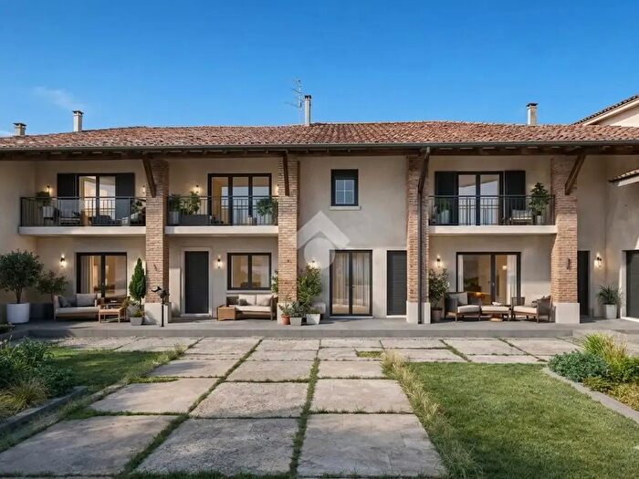 Casa quadrilocale in vendita in Via degli Eroi, Verolavecchia