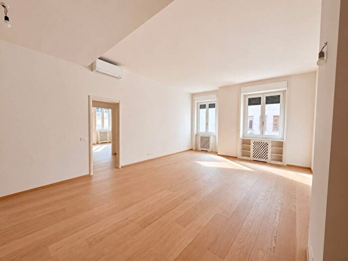 Appartamento quadrilocale in affitto in Via Cino del Duca, San Babila, Milano