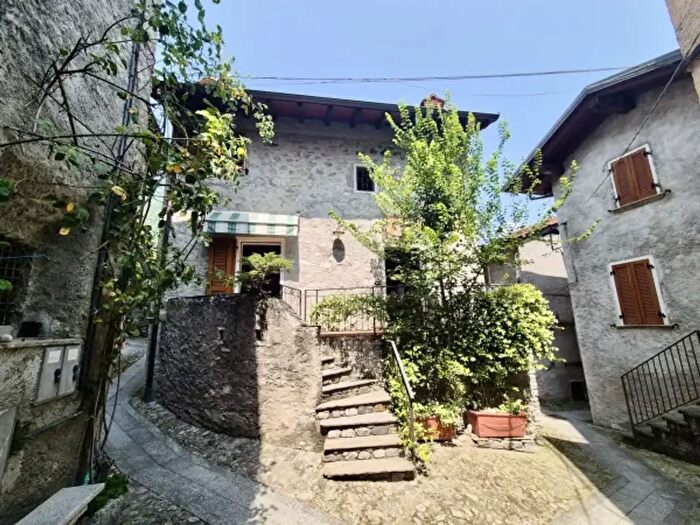 Casa trilocale in vendita in Via Malcantone, Gera Lario