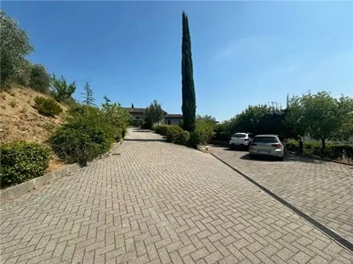 Casa con 17 locali in vendita in Carmignano