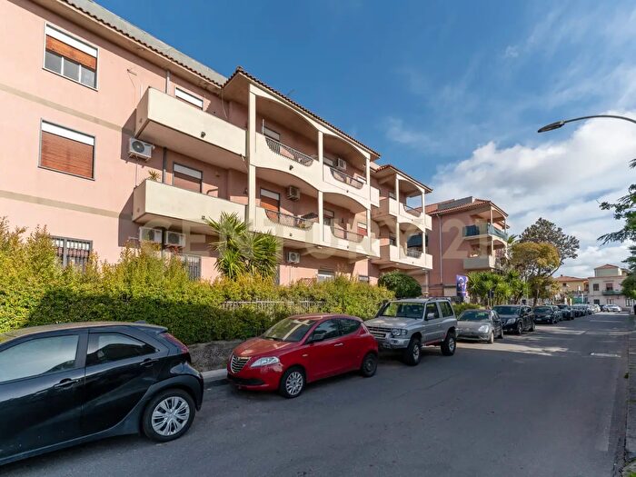 Appartamento con 5 locali in vendita in Via Salvatore Quasimodo, Tremestieri Etneo