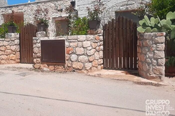 Casa quadrilocale in vendita in Cisternino