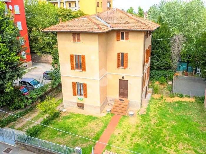 Casa con 12 locali in vendita in Via Aldo dallAglio, Reggio Emilia