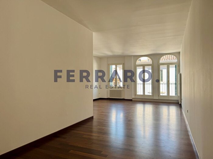 Appartamento trilocale in vendita in Via Calmaggiore, Treviso