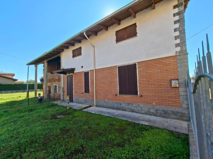 Casa quadrilocale in vendita in Via Raggi, Alessandria