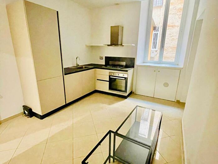 Appartamento trilocale in affitto in Via Cicerone, Prati, Roma