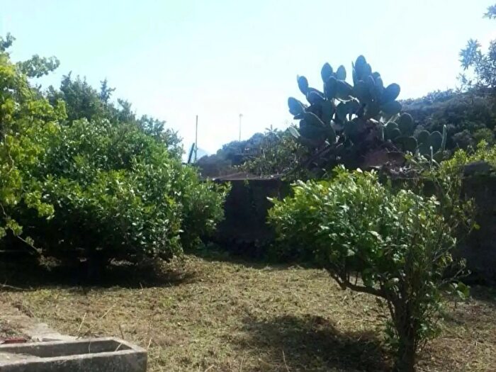 Casa con 6 locali in vendita in Pantelleria