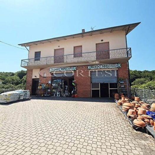 Casa con 5 locali in vendita in Viale Giuseppe Parini, Citta Di Castello