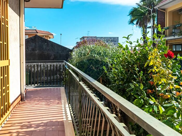 Appartamento trilocale in vendita in Via Santa Maria La Stella, Aci SantAntonio