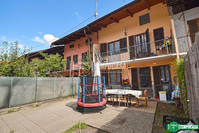 Casa quadrilocale in vendita in Front