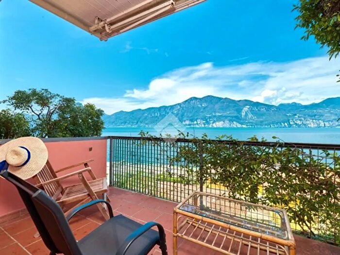 Appartamento bilocale in vendita in Via Croce, Brenzone sul Garda