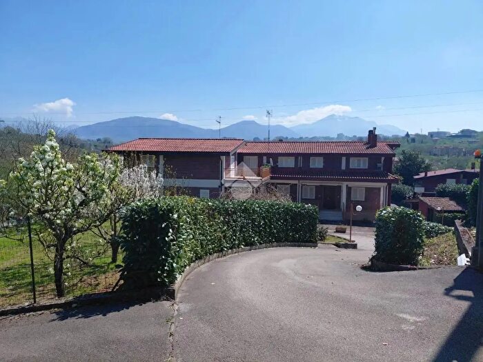 Appartamento con 5 locali in vendita in Contrada Tufarole, Avellino