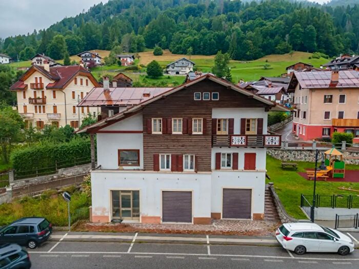 Appartamento con 13 locali in vendita in Voltago Agordino