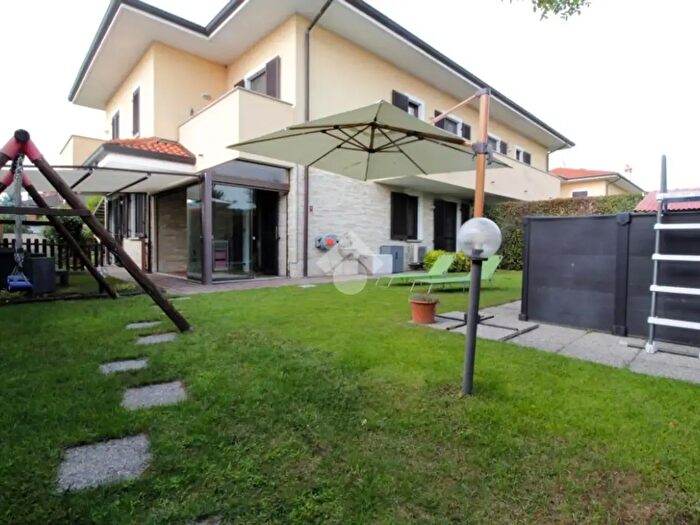 Appartamento trilocale in vendita in Via Bruno Buozzi, Sedriano