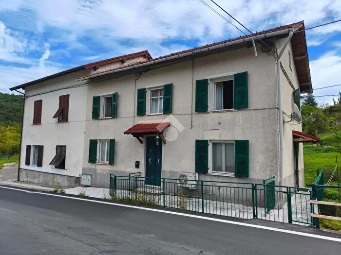 Casa con 10 locali in vendita in Località Colletta, Montoggio