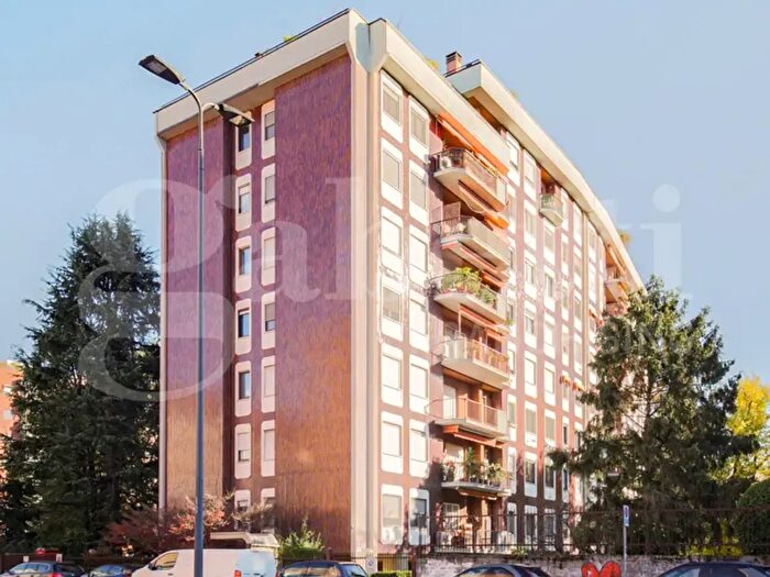 Appartamento trilocale in vendita in Via Tobagi, Milano