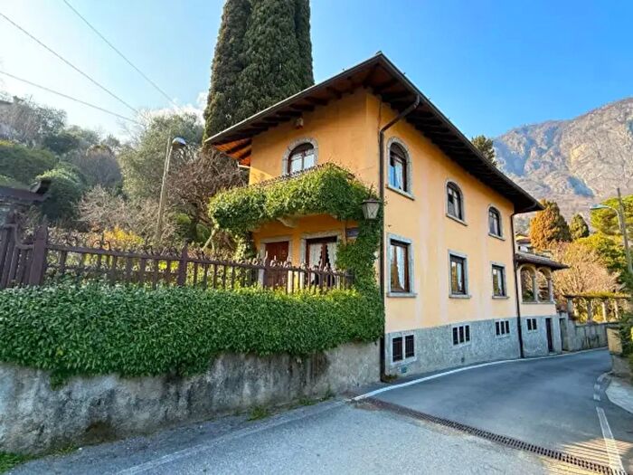Casa con 6 locali in vendita in Griante