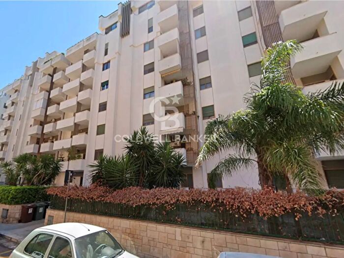 Appartamento con 6 locali in vendita in Via Achille Grandi, Brindisi